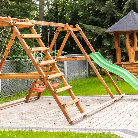Udanypobyt Dom Garden Spa Villa *